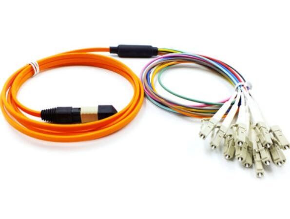 มัลติไฟเบอร์ออปติก MPO 0.9 มม. MPO ถึงสายเคเบิล LC พร้อมการสูญเสียผลตอบแทน 55dB