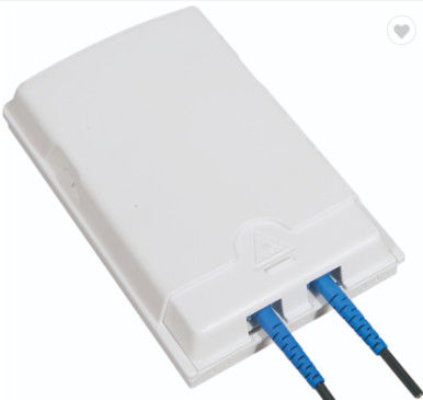 FTTH 2 Cores กล่องต่อสายไฟเบอร์ออปติก PC ABS 2 ชิ้น SC อะแดปเตอร์ในร่มหรือกลางแจ้ง