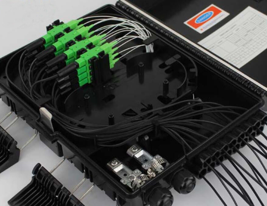 กล่องเทอร์มินัลกันน้ำ 2 ทางเข้า 16 เต้ารับ 16 พอร์ต Ftth กล่องกระจายไฟเบอร์ออปติก ABS / PC