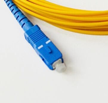 SM G652D สายไฟเบอร์ออปติกแพทช์ SC APC ถึง SC UPC 2.0mm 3.0mm