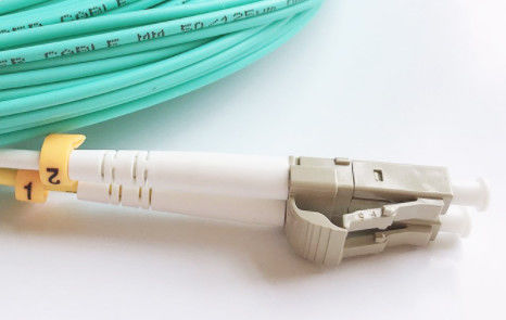 FTTH 2 มม. ดูเพล็กซ์ LC UPC สายแพทช์ไฟเบอร์ออปติก MM OM3 50/125