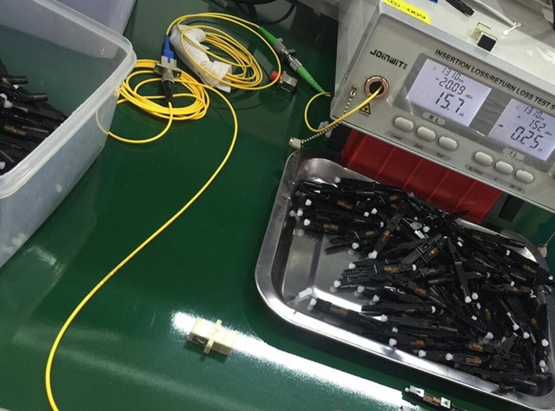 แม่พิมพ์เดี่ยวแบบฝังตัว SC APC Quick Connector การสูญเสียการแทรก 0.3DB Polishing Stype