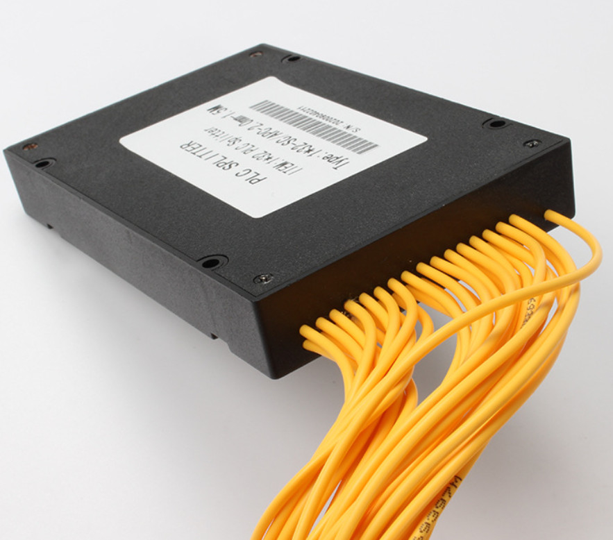 SC APC 1x32 ไฟเบอร์ออปติก Splitter สำหรับ 2.0MM Pigtails 1260nm - 1650nm Work Length